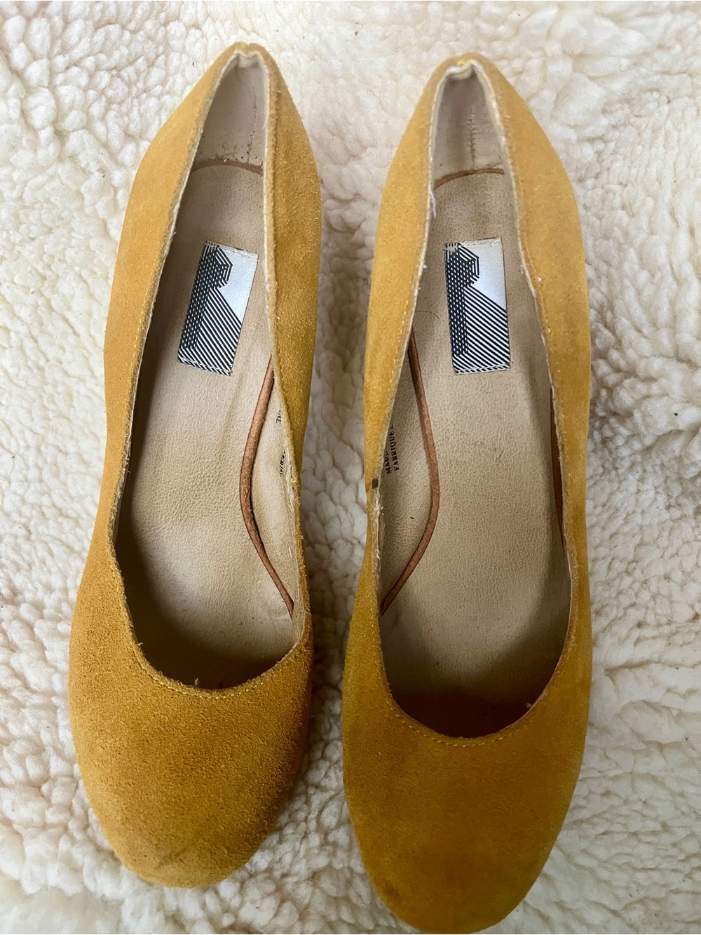 Women’s Size 8 Mustard Yellow Genuine Leather Pointed Toe Flats